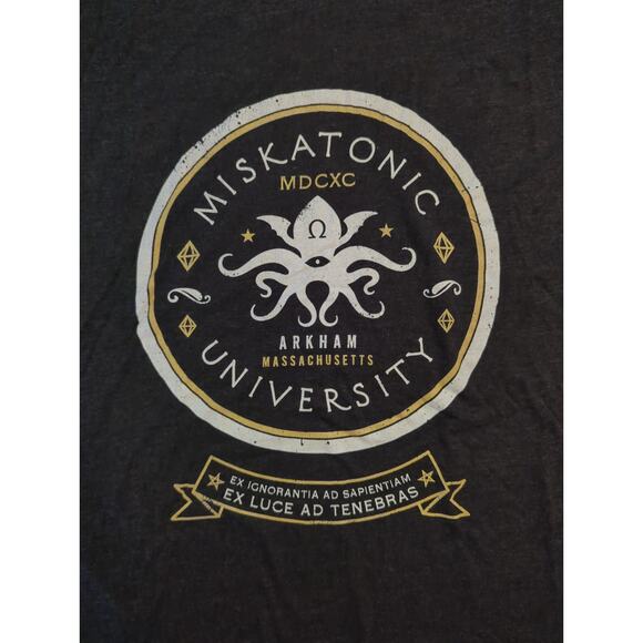 MISKATONIC UNIVERSITY H.P. Lovecraft Black White Gold Short Slv T-shirt Size XL - Picture 1 of 7